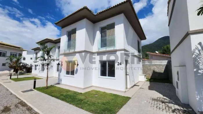 Sobrado Residencial / Cigarras