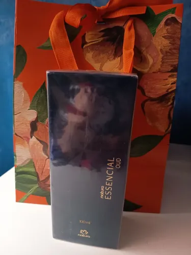 Essencial oud feminino 
