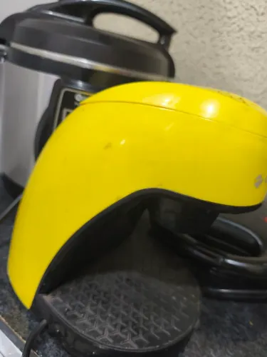 Cafeteira elétrica faz 2 xícaras