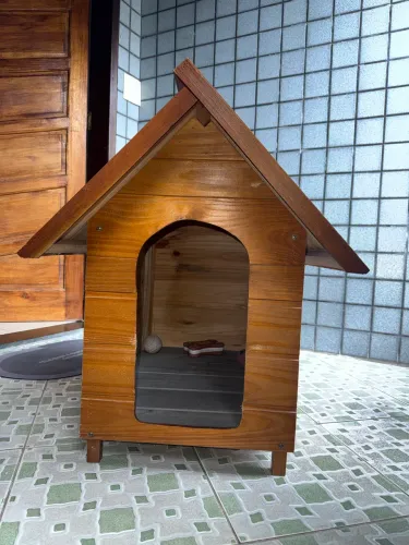 Casa/Casinha De Cachorro em Madeira Pintada Média N3 (Cerejeira)