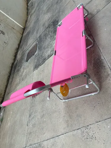 Espreguiçadeira mor de praia e piscina 