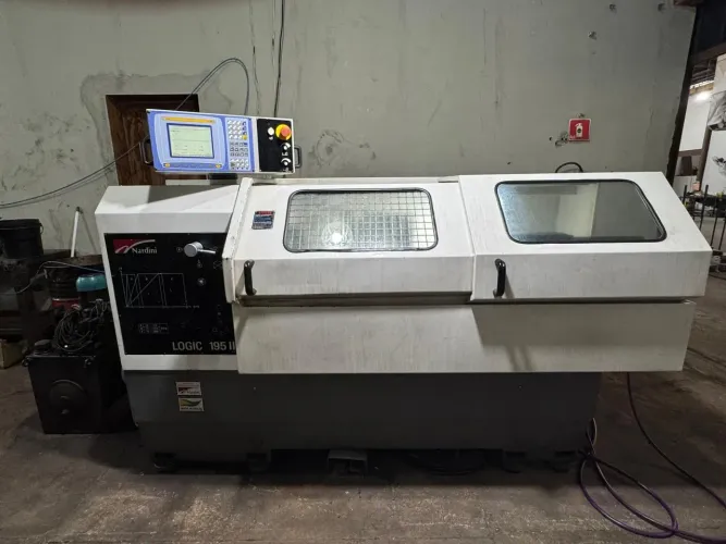 Vende se torno cnc
