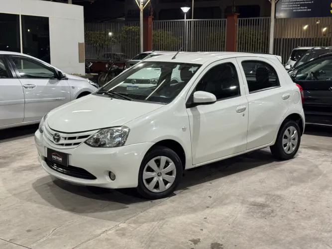 Toyota Etios X 1.3 Flex 16V 5P Mec. 2015