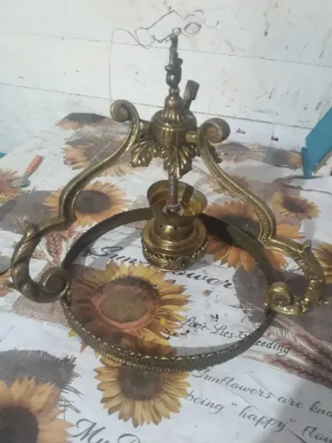 Vendo lustres antigos de Bronze em ótimo estado