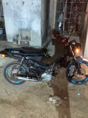 Jhony hype 75cc. Chama na negociação. Só um defeito no banco. O resto tá filé