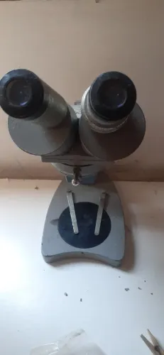 Microscópio exterio binocular