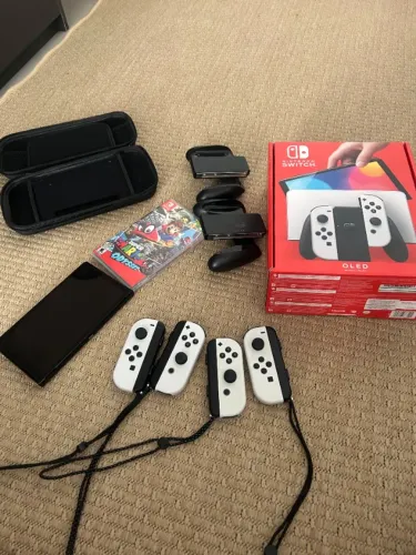 Nintendo Switch OLED 64GB + Mario Odyssey + Case - 2 controles