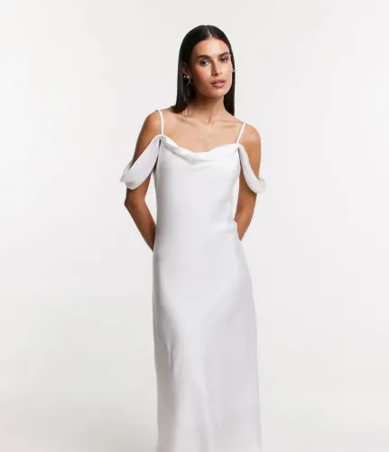 Vestido Branco Midi Acetinado com alças Ciganinhas