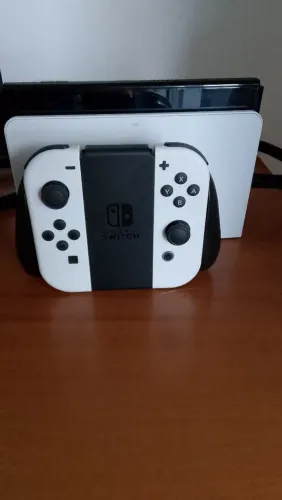Nintendo switch OLED com pro controller e FIFA 20