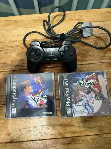 02 jogos PS1 prensados e controle Hori PS1
