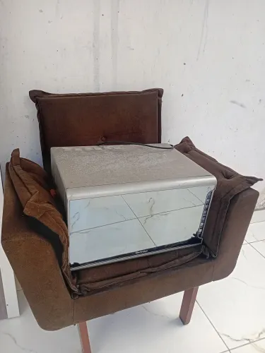 POLTRONA E MICROONDAS
