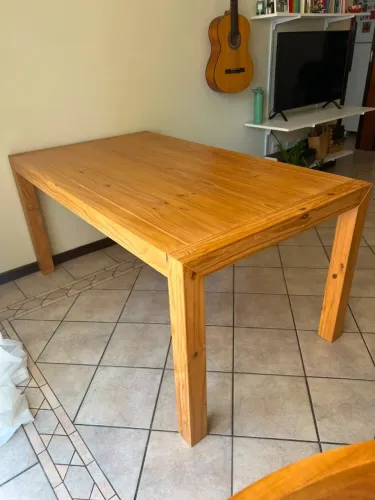 Mesa de jantar MUMA (madeira maciça)