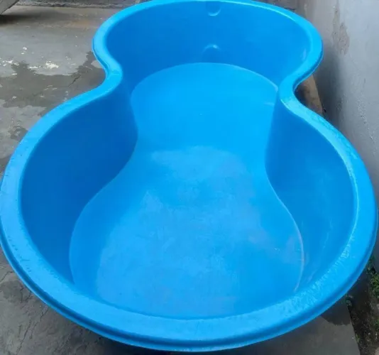 Vendo um piscina modelo feijão 1000 litros 