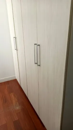 Guarda-Roupa Embutido