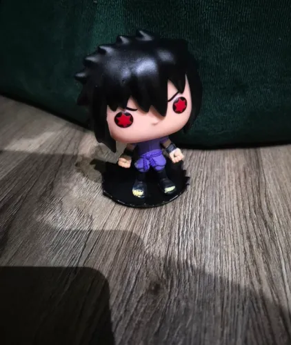Boneco miniatura sasuke naruto