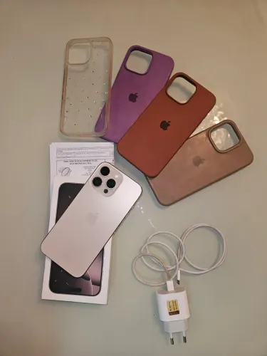 iPhone 16 Pro Max 256 GB - Desert Titanium (Dourado)