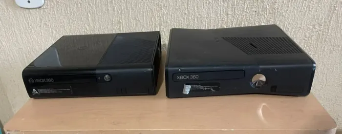 Lote 2 Xbox 360 Slim sem teste / peças