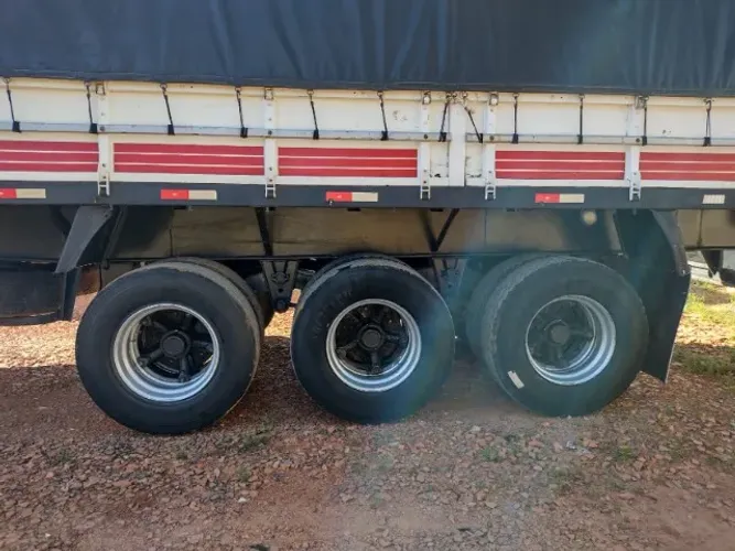 Carreta LS Randon Graneleira Ano 1994