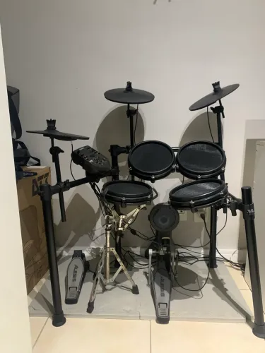 Bateria Alesis Nitro Mesh