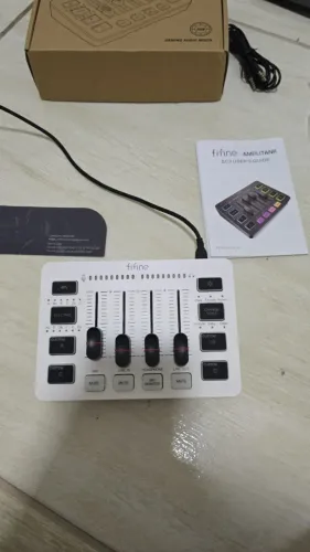 Interface de Áudio Fifine SC3