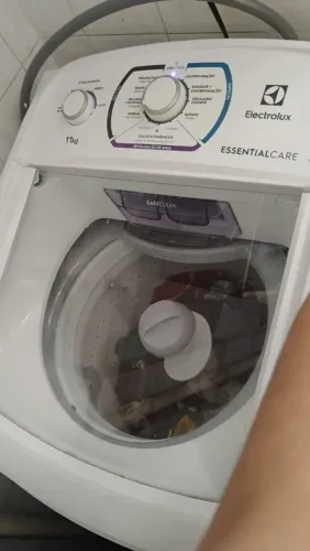 Vendo máquina de lavar Electrolux 11kg na garantia da loja ate 31/10/2026. Valor 1.600