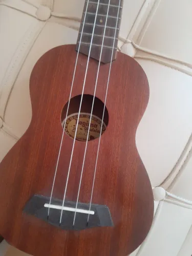 Ukulele Tagima 21k seminovo em excelentes condições 