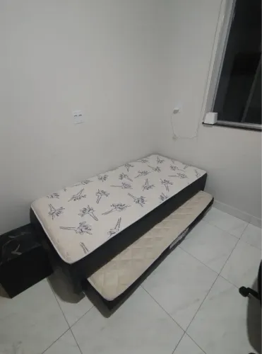 Bicama. Cama com cama auxiliar