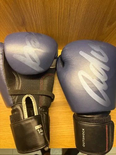 Luva de Boxe Seminova por Metade do Preço: