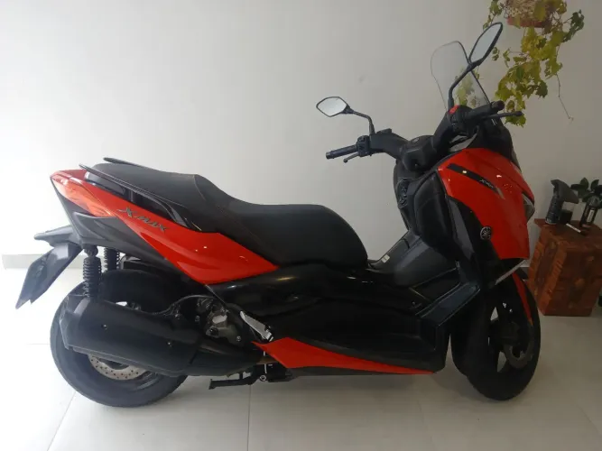 X max 250 2023 impecável.