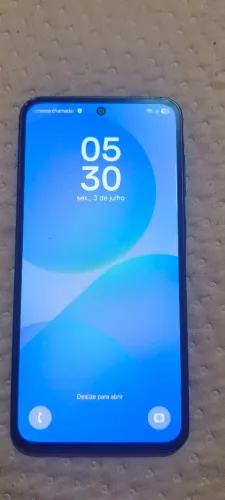 Celular semi novo