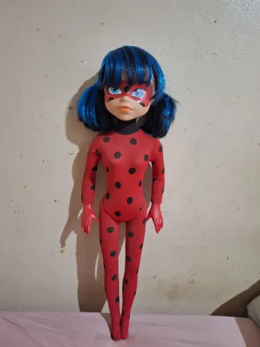 Boneca Ladybug- olhe a descrição!!! 