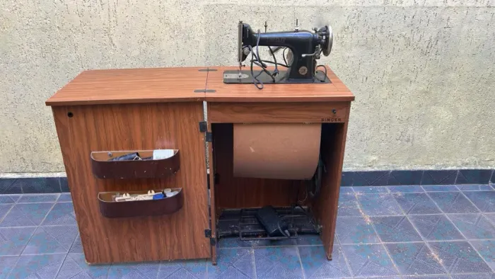 MÁQUINA DE COSTURA LADA (antiga)