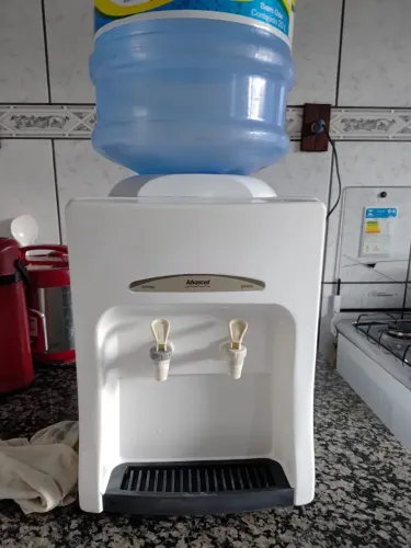 Bebedouro gelando/geladeira