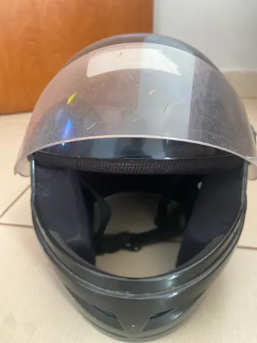 Capacete infantil (tamanho 54) usado