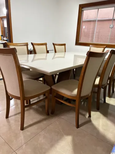 Conjunto de mesa de jantar com 8 cadeiras em madeira maciça - Aceita negociação
