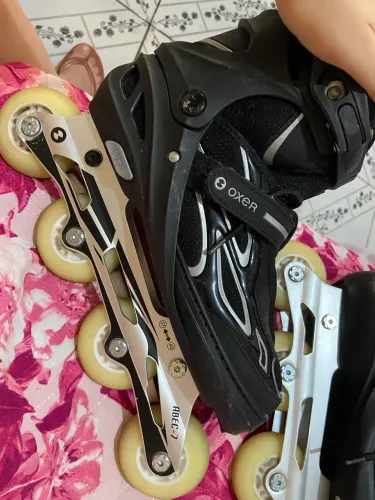 Patins OXER e equipamento de proteção 