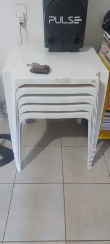 Vendo 5 mesas plástico branco 450reais