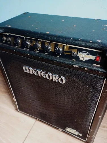 Vendo amplificador meteoro Nitrous, excelente qualidade de som.