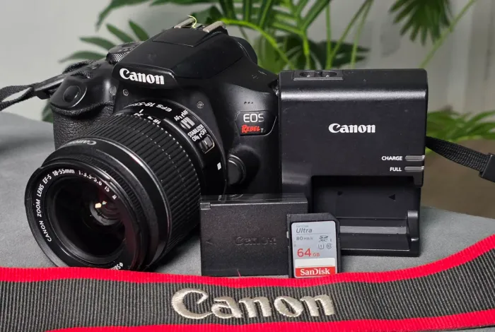 CANON EOS T7 WI-FI + LENTE + CARTÃO 64gb