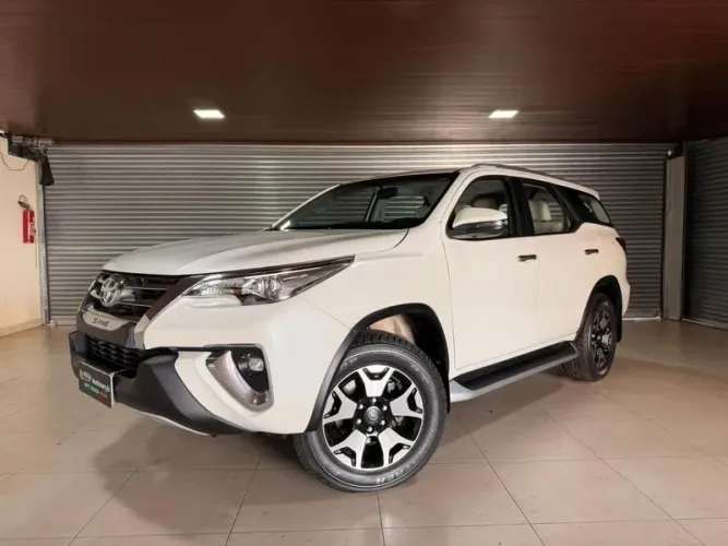 Toyota Hilux SW4 Diamond 2.8 TB 4X4 Die. Aut. 2019