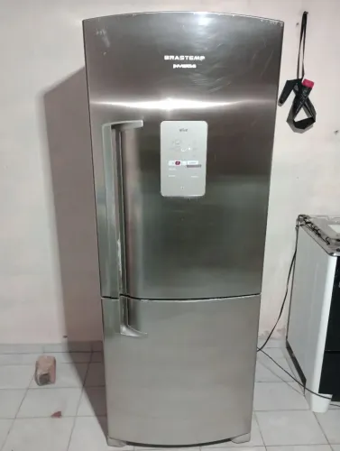 SM vende-se uma Geladeira Brastemp