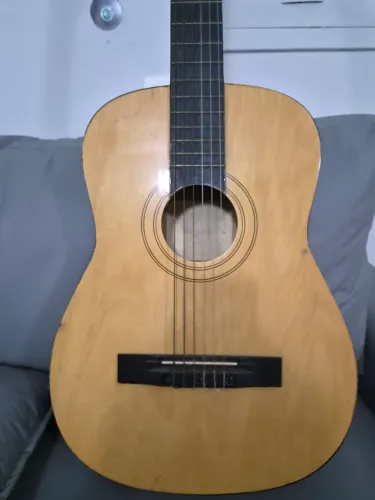 Violão Kashima ideal para iniciar gastando só 200,00.Tem marcas,pega afinação na z.sul.