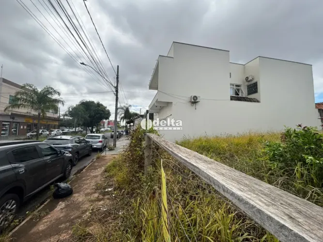 Terreno disponível para venda no bairro Granada em Uberlândia-MG