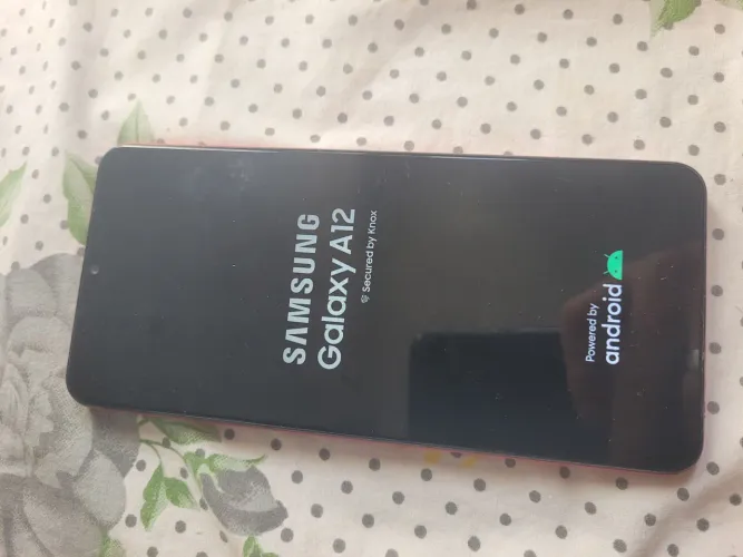 Celular Samsung A12 64GB de espaço e 4GB de ram