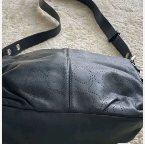 Bolsa coach preta original comprada no Japão com nf