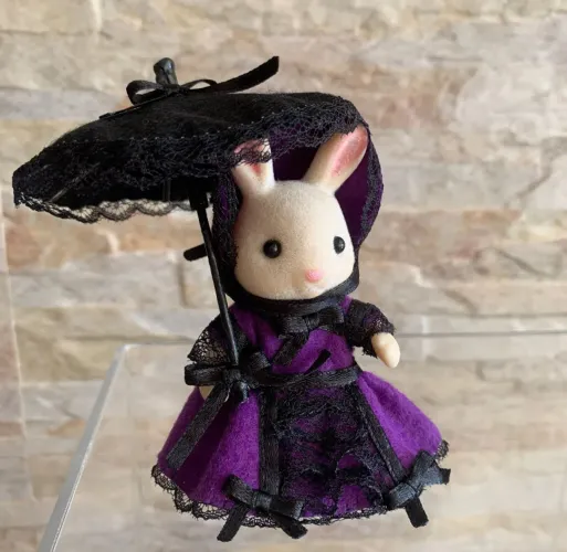 Roupinha Época Gótica Sylvanian Families