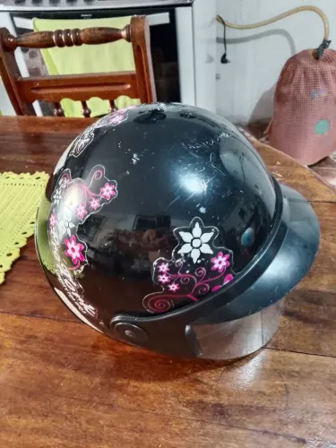 Vende se capacete de moto