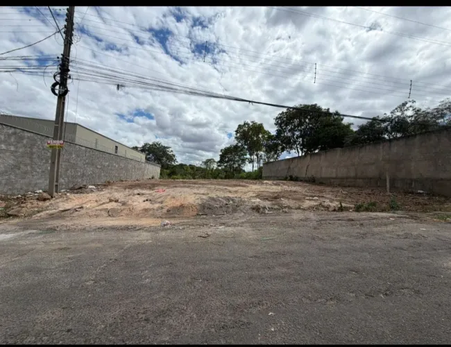 Vende-se lote na ladeira do Uruguai