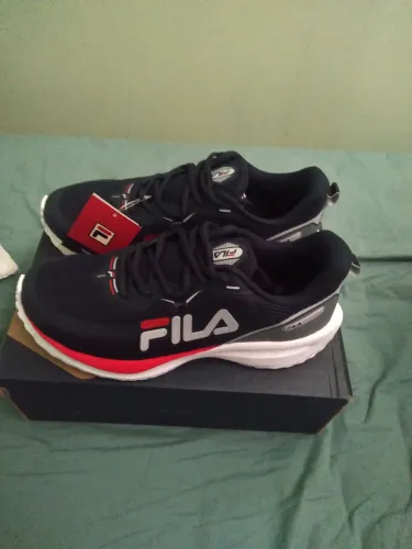 Tênis masculino FILA 42 NOVO