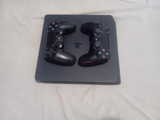 VENDO PS4 SLIM + 2 CONTROLES 1.200,00